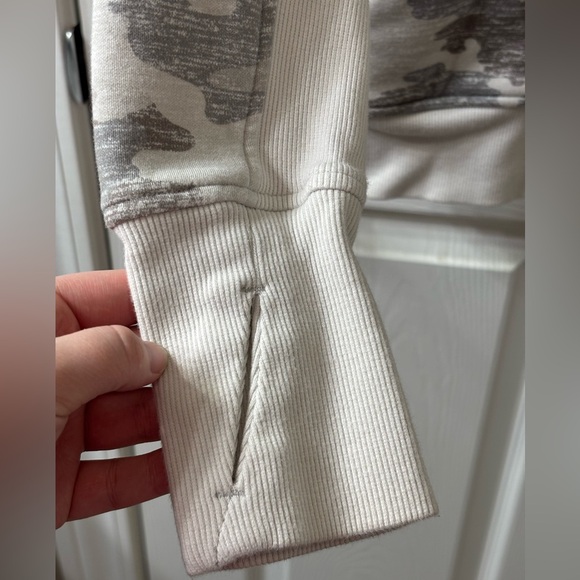 Athleta Triumph Grey Camo Full Zip Fleece Lined Hoodie Jacket Women’s M Cozy - Picture 3 of 14